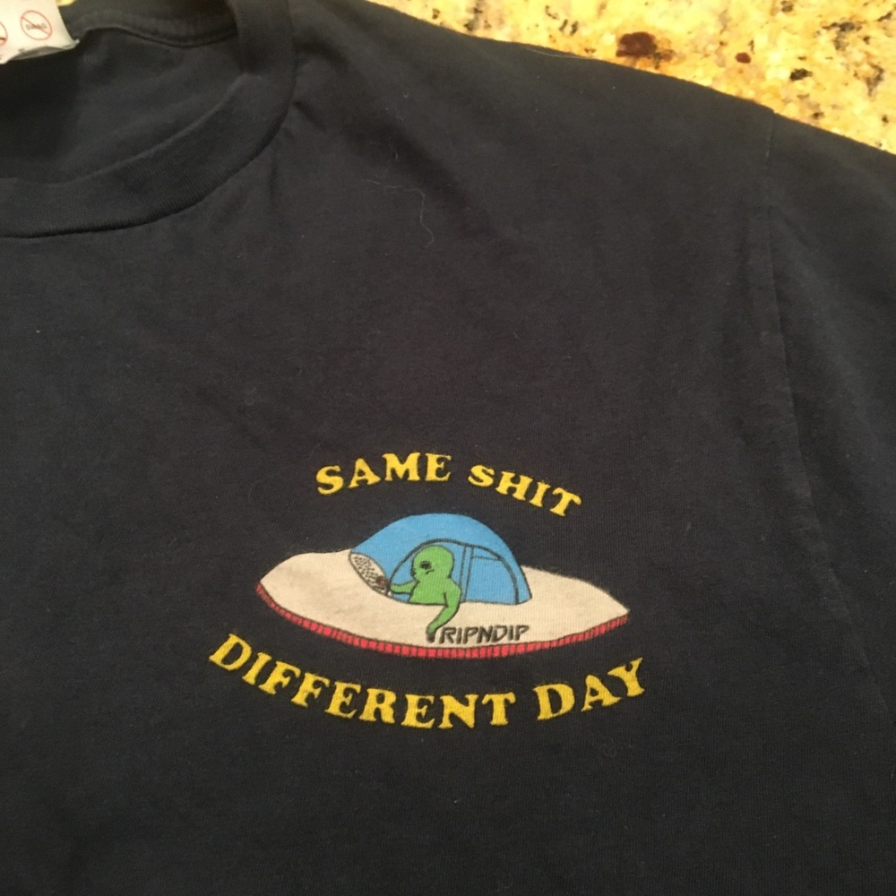 Large RipNDip Same Shit Different Day black tee shirt alien in spaceship